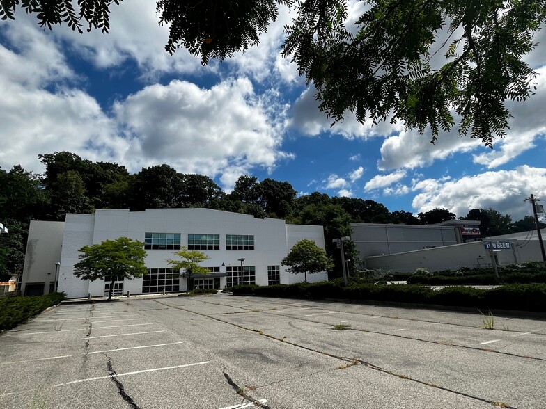 2700 Central Park Ave, Yonkers, NY en alquiler - Foto del edificio - Imagen 3 de 3