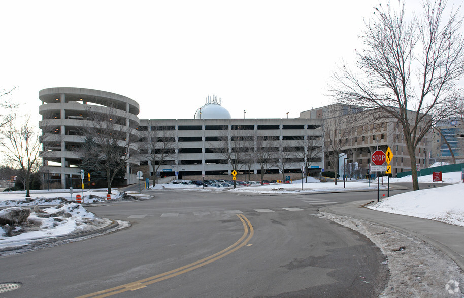 3366 Oakdale Ave N, Robbinsdale, MN en alquiler - Foto del edificio - Imagen 3 de 5