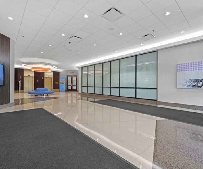 3030 Warrenville Rd, Lisle, IL en alquiler - Lobby - Imagen 3 de 6