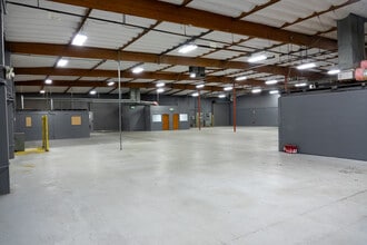 8411-8421 Canoga Ave, Canoga Park, CA en alquiler Foto del interior- Imagen 2 de 6