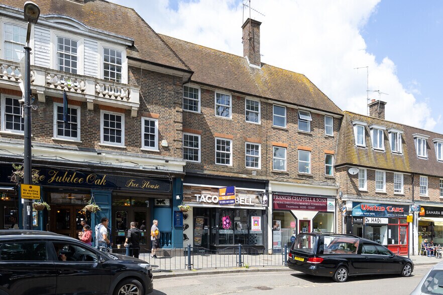 7 High St, Crawley en alquiler - Foto del edificio - Imagen 1 de 2