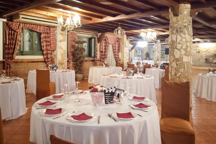 Hotel y hospedaje en Cenes de la Vega, Granada en venta - Foto del edificio - Imagen 1 de 40