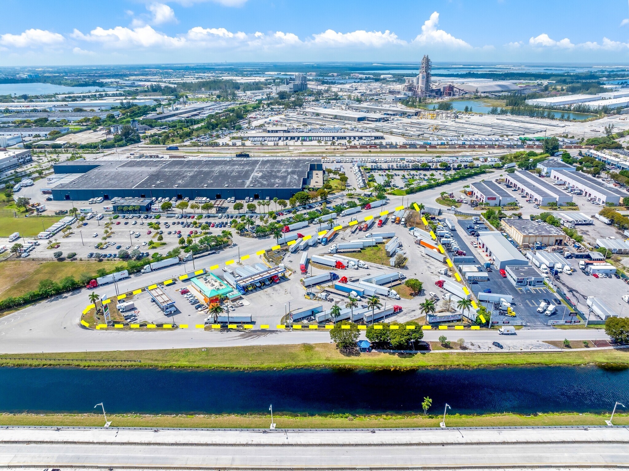 12200 NW S River Dr, Miami, FL en venta Foto del edificio- Imagen 1 de 33