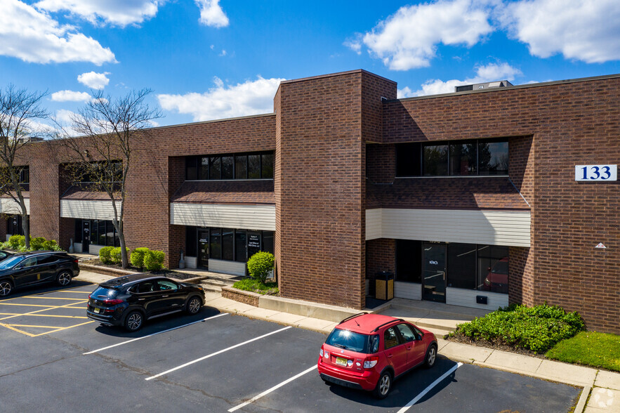 133 Gaither Dr, Mount Laurel, NJ en venta - Foto del edificio - Imagen 2 de 4