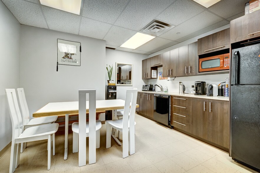 1255 Boul Robert-Bourassa, Montréal, QC en alquiler - Foto del interior - Imagen 2 de 12