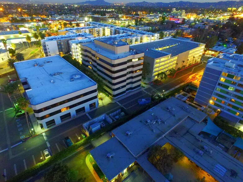 14600 Sherman Way, Van Nuys, CA en alquiler - Foto del edificio - Imagen 2 de 7