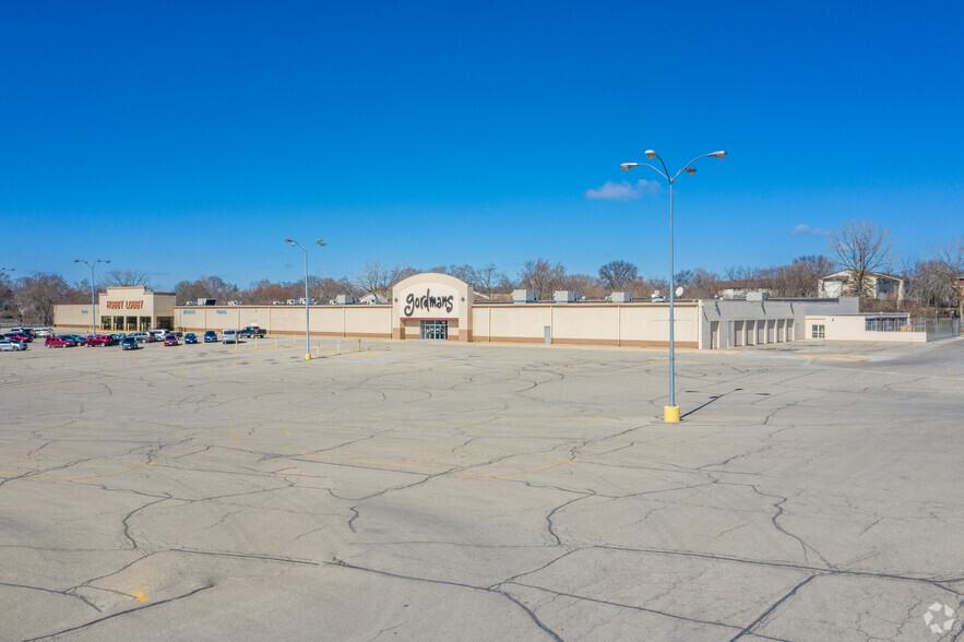 1160-1300 E Army Post Rd, Des Moines, IA en alquiler - Foto del edificio - Imagen 2 de 39