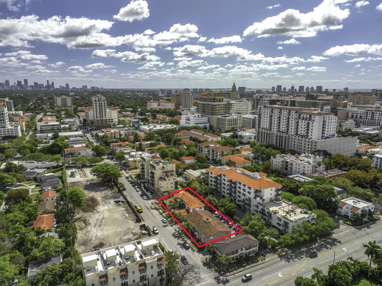 330 Madeira Ave, Coral Gables, FL en venta - Foto principal - Imagen 1 de 8