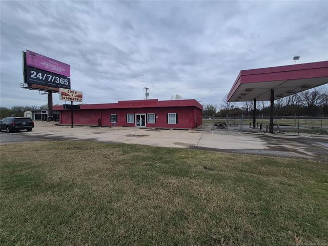 401 S Chouteau Ave, Chouteau, OK en venta - Foto del edificio - Imagen 2 de 11