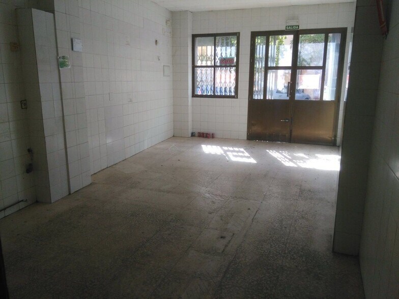 Local en Cáceres en venta - Foto del edificio - Imagen 2 de 4