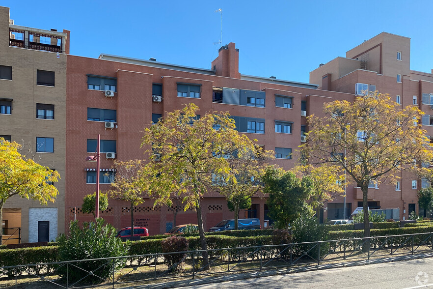 Avenida De La Universidad, 13, Fuenlabrada, Madrid en alquiler - Foto del edificio - Imagen 2 de 2