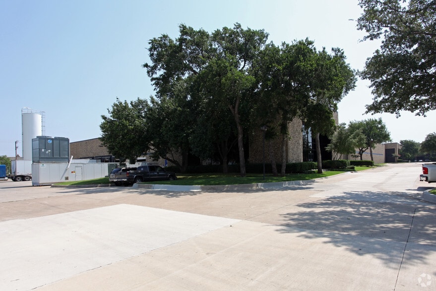 1901 Hutton Ct, Farmers Branch, TX en alquiler - Foto del edificio - Imagen 3 de 8