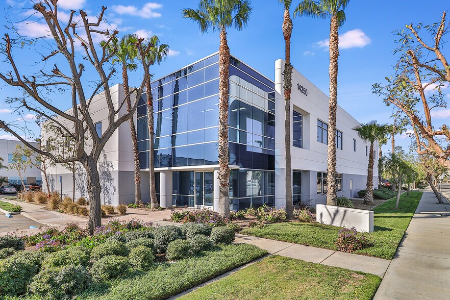 14350 Arminta St, Panorama City, CA en alquiler - Foto del edificio - Imagen 1 de 16