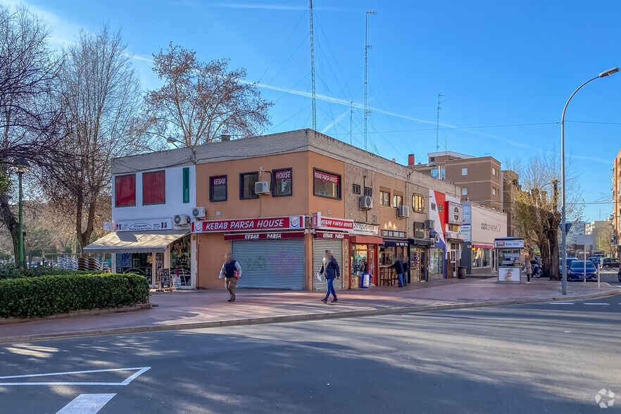 Avenida Reyes Católicos, 23, Alcalá de Henares, Madrid en venta - Foto del edificio - Imagen 2 de 3