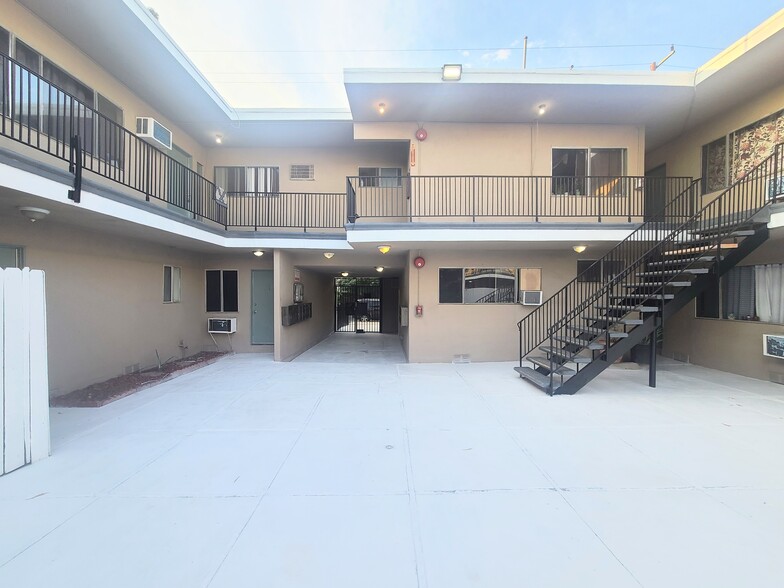 14696 Rayen St, Panorama City, CA en venta - Foto del edificio - Imagen 2 de 12