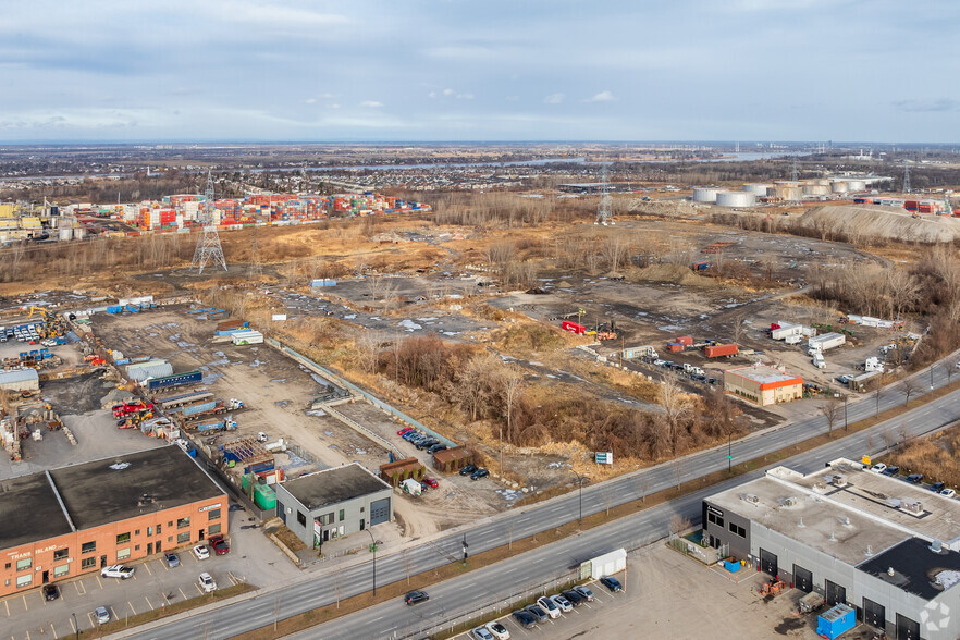 Boul Henri-Bourassa E, Montréal-Est, QC en venta - Foto del edificio - Imagen 2 de 3