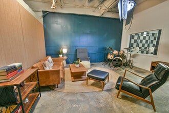 14723-14825 Oxnard St, Van Nuys, CA en alquiler Foto del interior- Imagen 2 de 14