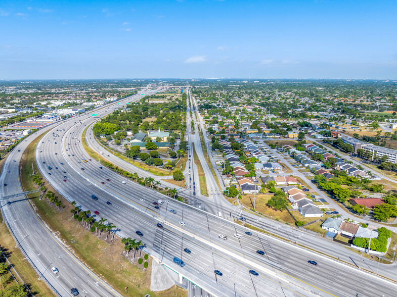 SW 117th Ave, Miami, FL en venta - Foto del edificio - Imagen 2 de 25