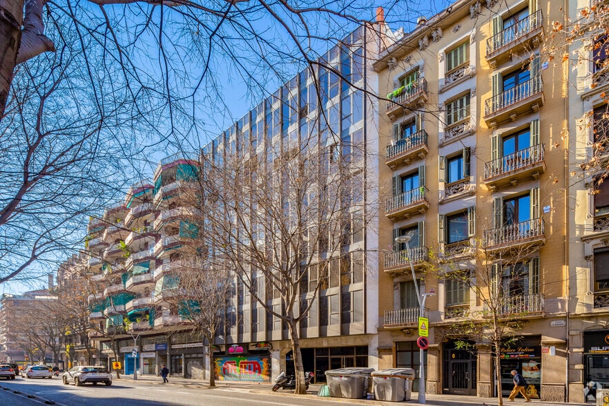Carrer d'Aragó, 141, Barcelona, Barcelona en alquiler - Foto del edificio - Imagen 3 de 9