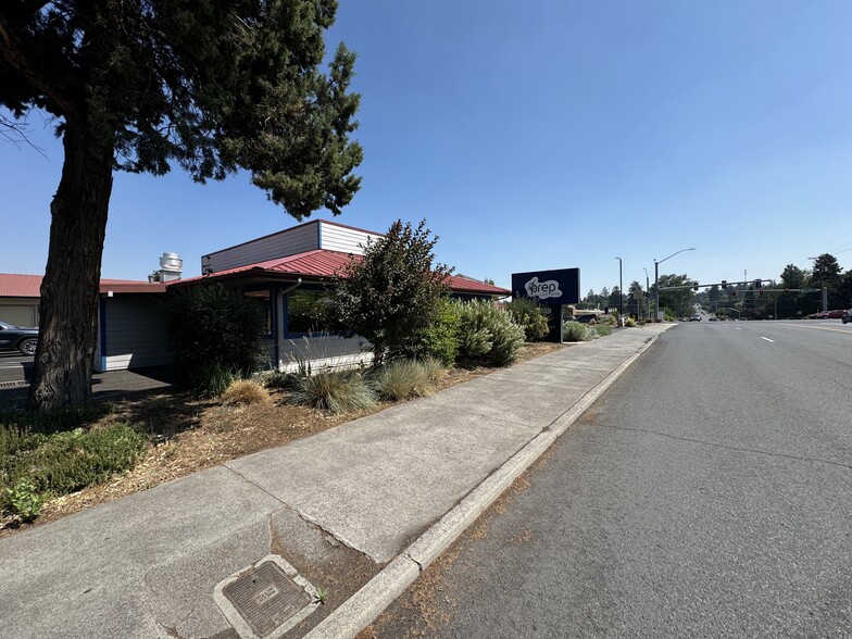 212 NE Revere Ave, Bend, OR en venta - Foto del edificio - Imagen 3 de 41