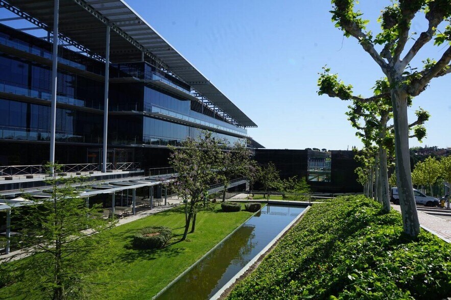 Avenida de la Industria, 22, Tres Cantos, Madrid en alquiler - Foto del edificio - Imagen 3 de 8