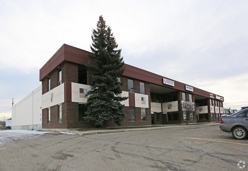 7429 50 Ave, Red Deer, AB en alquiler - Foto del edificio - Imagen 2 de 2