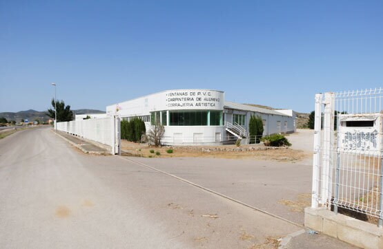 Nave cartera de 2 inmuebles en venta en LoopNet.es Foto del edificio- Imagen 1 de 23