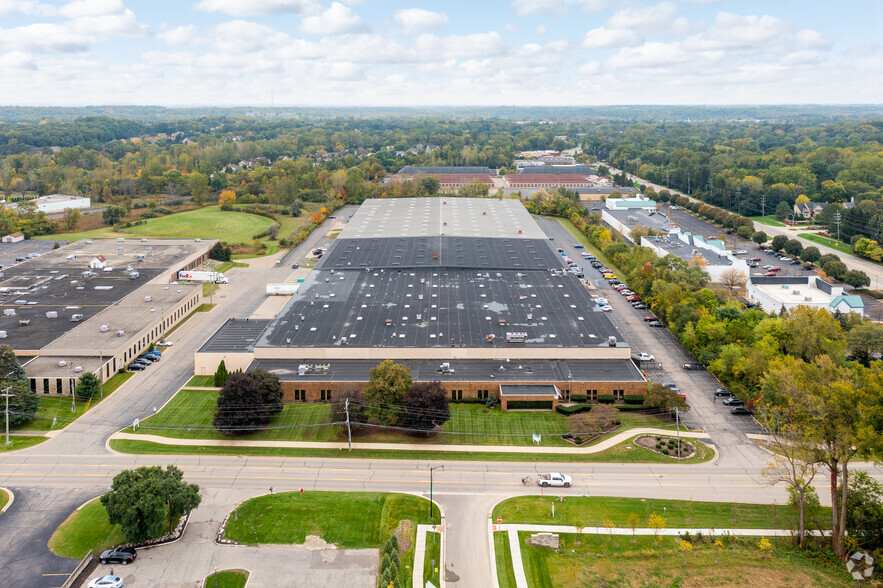 43155-43159 W 9 Mile Rd, Novi, MI en alquiler - Foto del edificio - Imagen 1 de 9