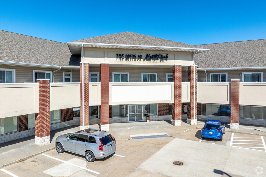 8825-8843 Northpark Dr, Johnston, IA en alquiler - Foto del edificio - Imagen 3 de 5