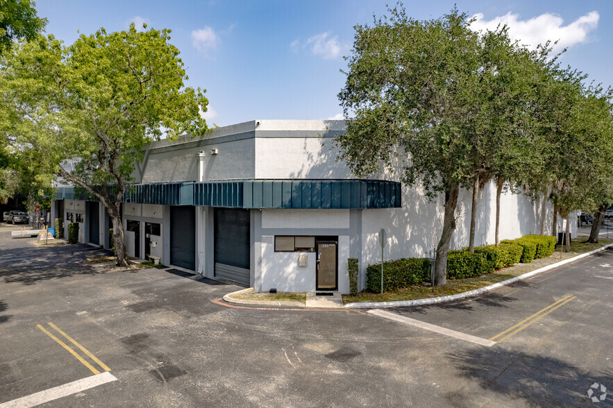 6741 W Sunrise Blvd, Plantation, FL en alquiler - Foto del edificio - Imagen 3 de 11