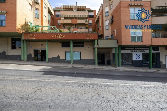 Más detalles de Avenida Santa María de la Alhambra, Granada - Local en venta
