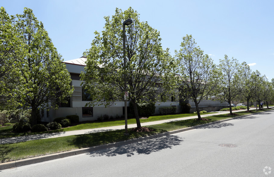 130 Research Ln, Guelph, ON en venta - Foto del edificio - Imagen 2 de 3