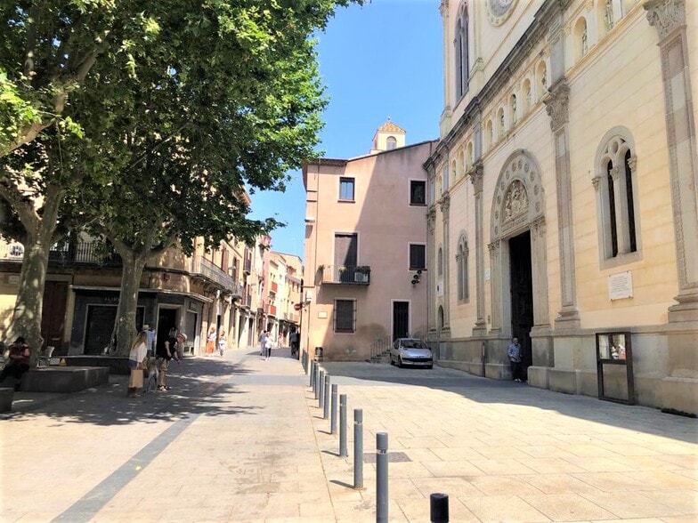 Local en Mataró, Barcelona en alquiler - Foto del edificio - Imagen 2 de 10