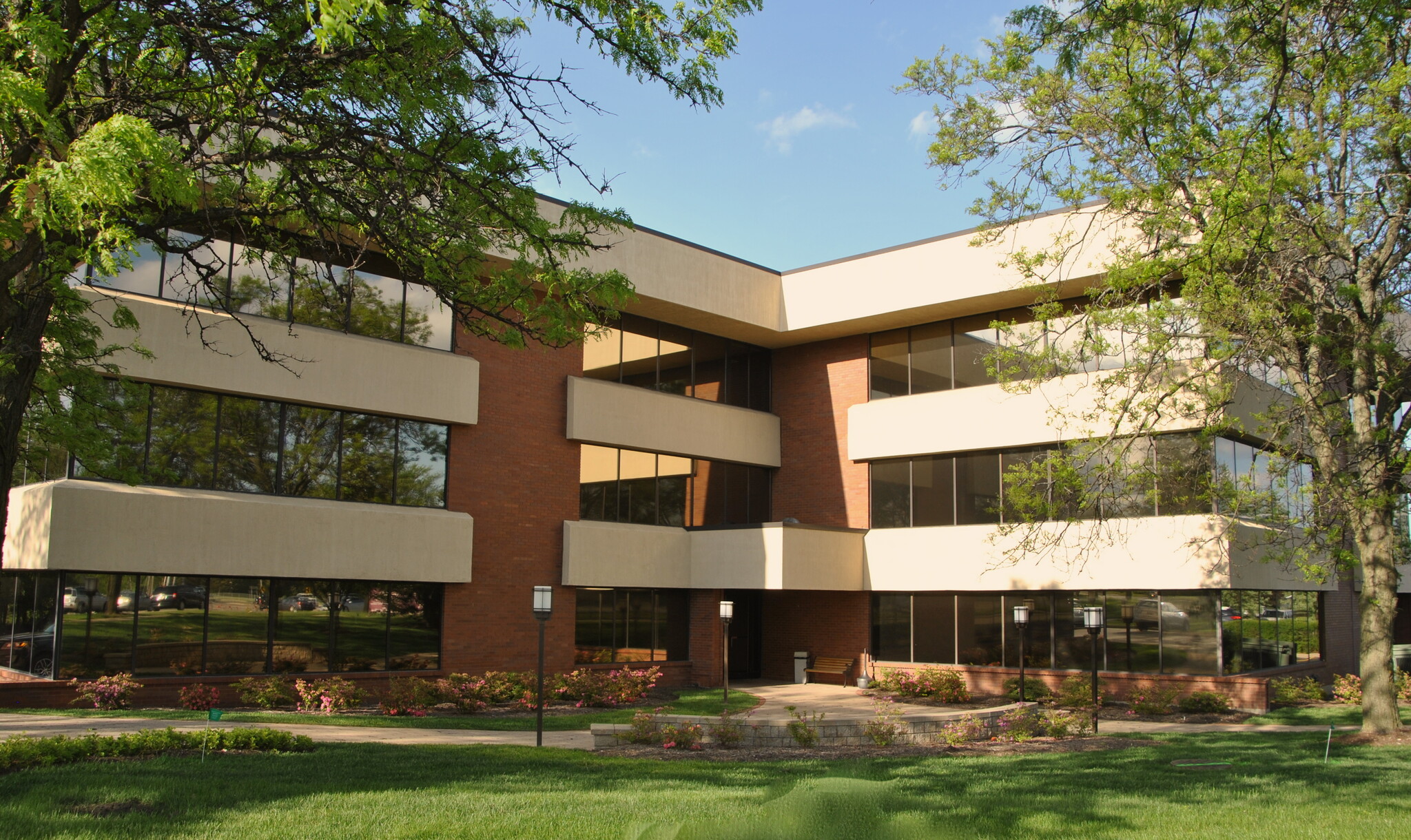 3233 N Arlington Heights Rd, Arlington Heights, IL en alquiler Foto del edificio- Imagen 1 de 4