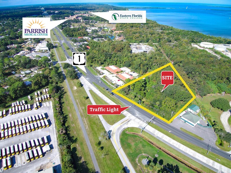 561 N Washington Ave, Titusville, FL en venta - Foto del edificio - Imagen 1 de 22