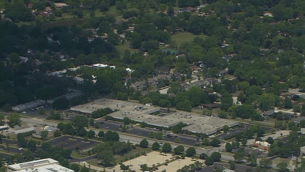 2400 Ogden Ave, Lisle, IL en alquiler - Vídeo aéreo - Imagen 2 de 14