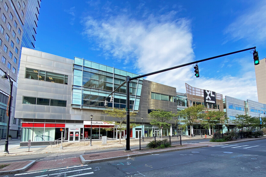 225-241 Trumbull St, Hartford, CT en alquiler - Foto del edificio - Imagen 2 de 7