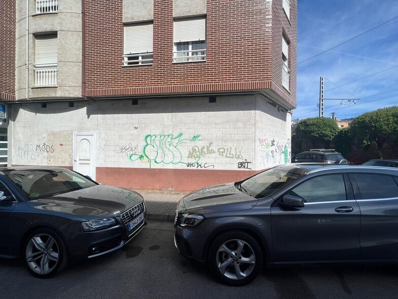 Local en Ponferrada, León en venta - Foto del edificio - Imagen 2 de 3