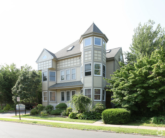 55 Winthrop St, New Britain, CT en alquiler - Foto del edificio - Imagen 2 de 2