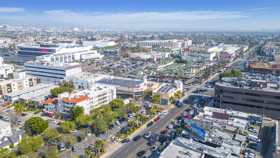 110 S Fairfax Ave, Los Angeles, CA en alquiler - Foto del edificio - Imagen 3 de 6