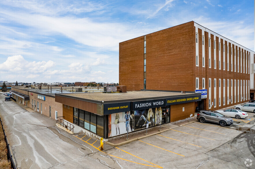 1111 Finch Ave W, Toronto, ON en alquiler - Foto del edificio - Imagen 2 de 6