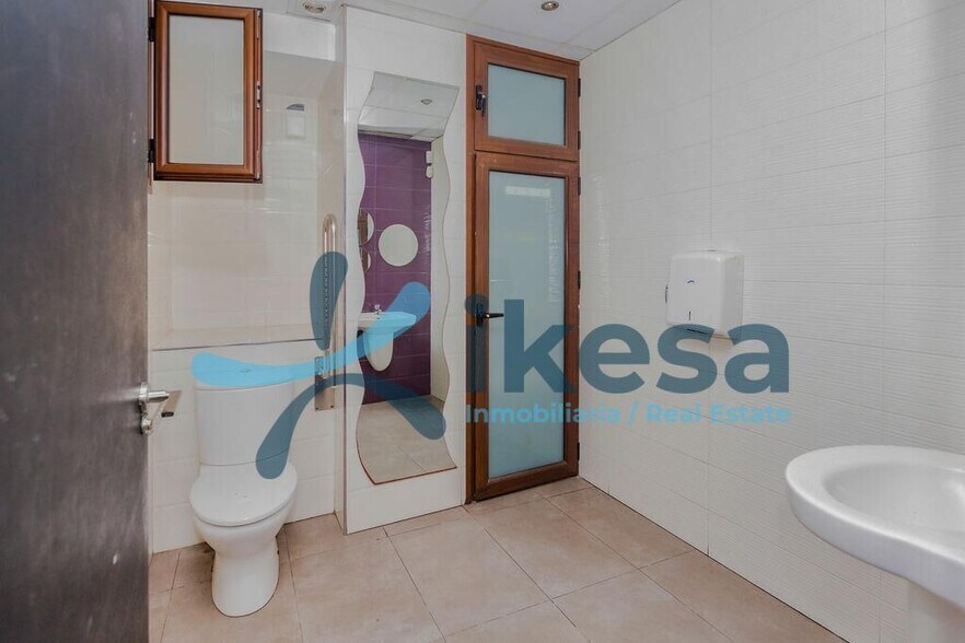 Local en Almería, Almería en venta - Foto del interior - Imagen 2 de 19