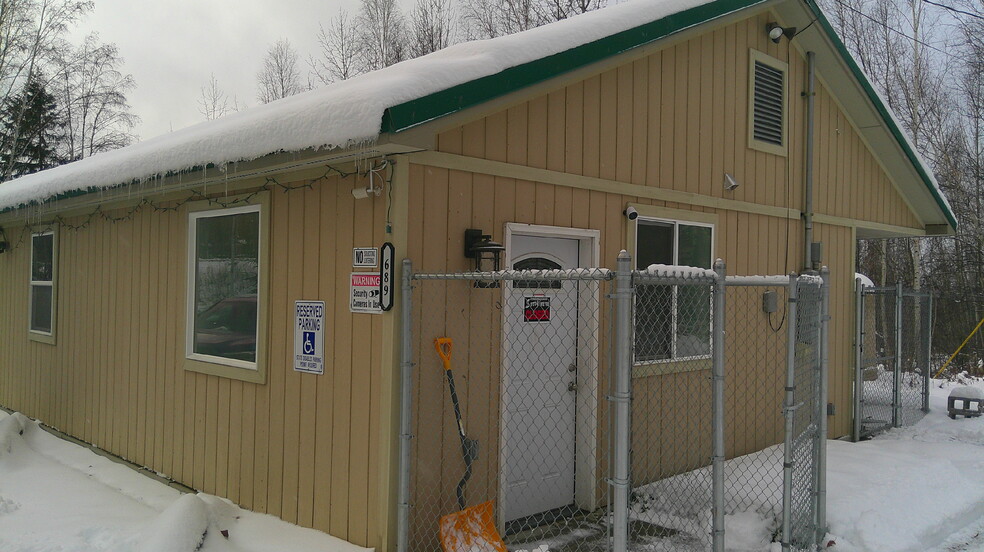 689 Whitney Dr, Fairbanks, AK en alquiler - Foto principal - Imagen 1 de 13