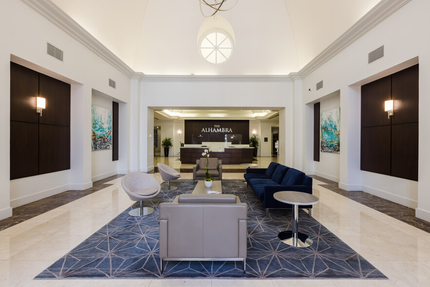 2 Alhambra Plz, Coral Gables, FL en alquiler - Lobby - Imagen 2 de 8