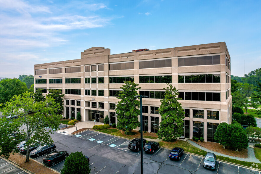 301 McCullough Dr, Charlotte, NC en alquiler - Foto del edificio - Imagen 2 de 13