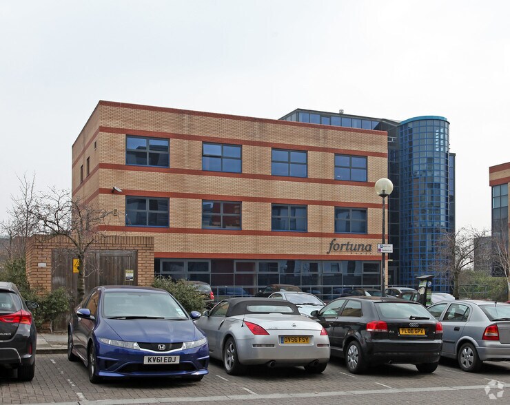 651 South Fifth St, Milton Keynes en alquiler - Foto del edificio - Imagen 2 de 2