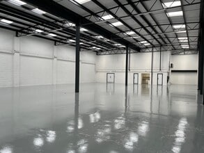 19-21 Tanners Dr, Milton Keynes en alquiler Foto del interior- Imagen 1 de 13