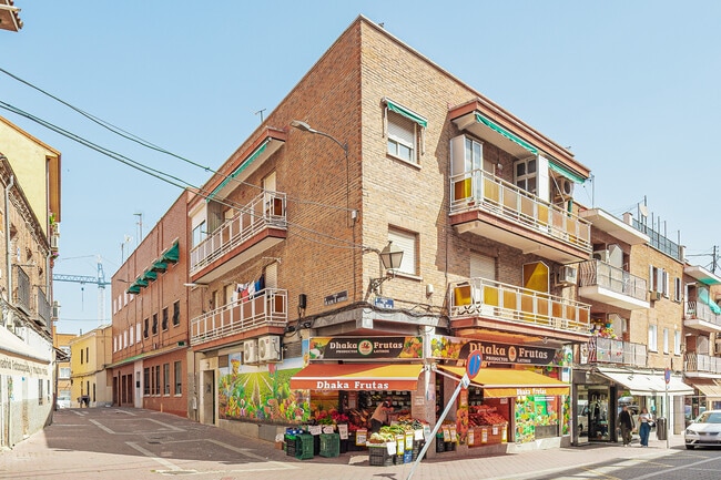 Más detalles de Calle los Altos de Saceruela, 2, Madrid - Edificio residencial​ en venta