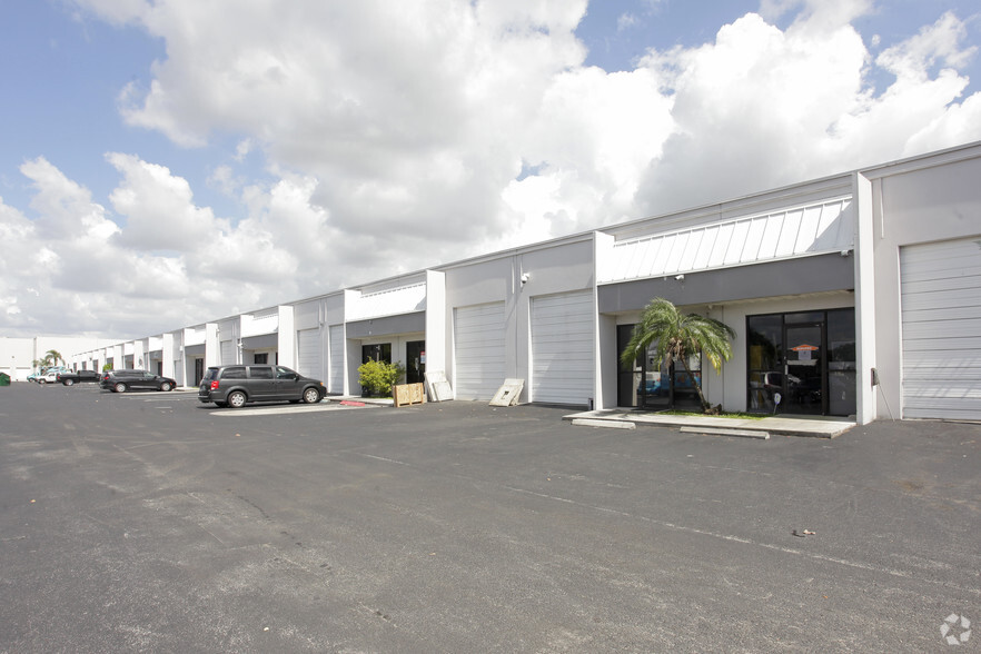 3921 SW 47th Ave, Davie, FL en alquiler - Foto del edificio - Imagen 2 de 2