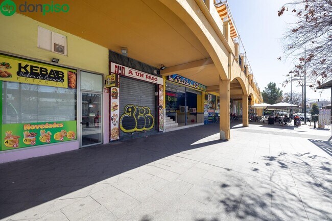 Más detalles de Avenida Juan Pablo II, 92, Granada - Local en venta